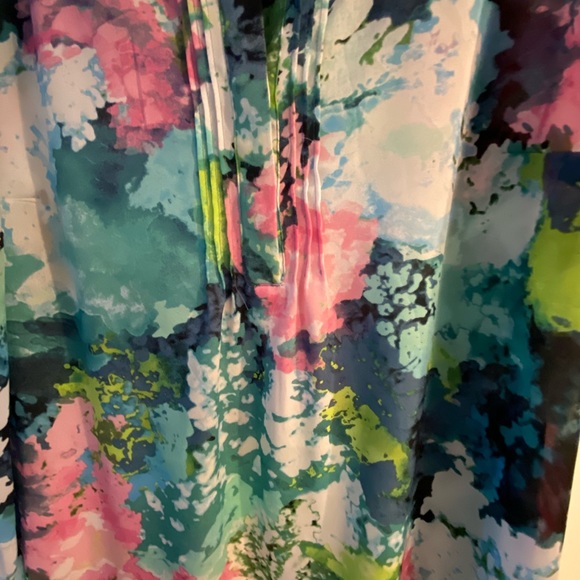 Liz Sleeveless Summer Blouse! - Picture 5 of 6